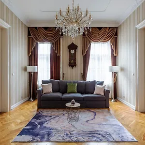 Luxury Next To The New York Cafe Budapest